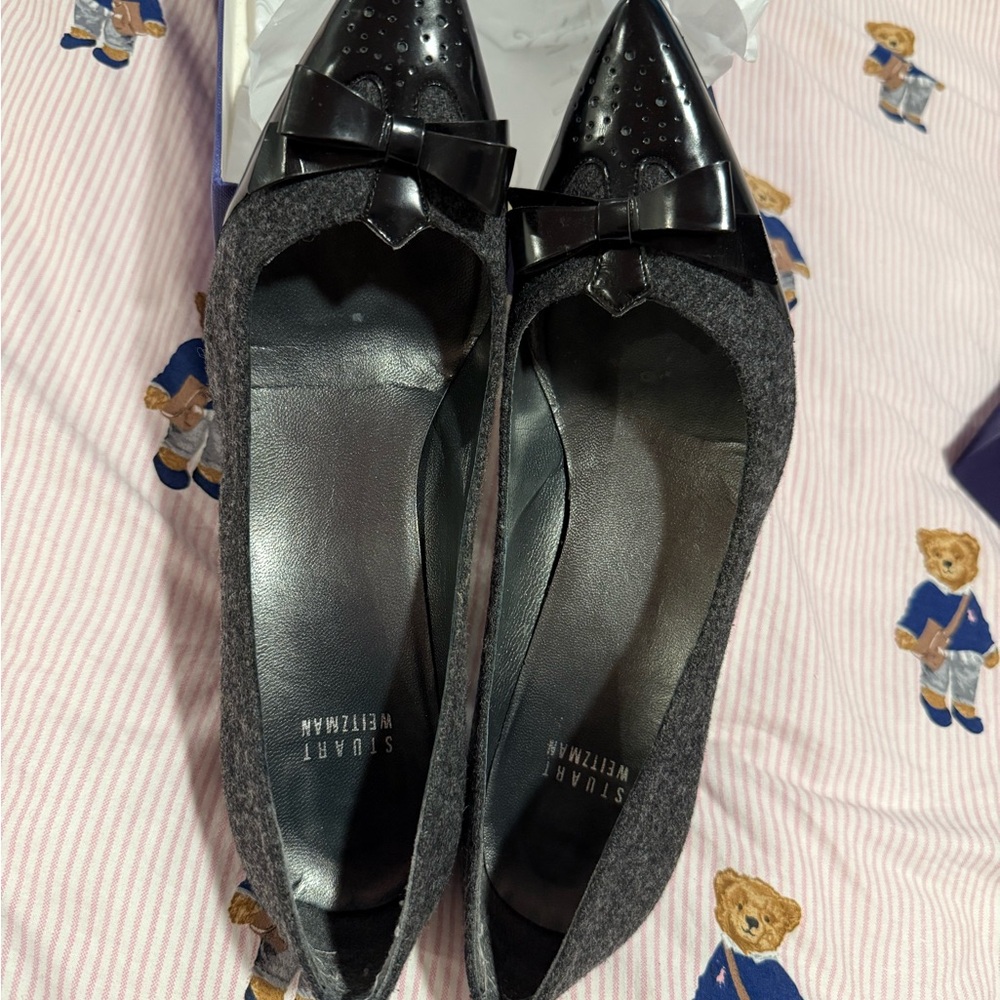 Stuart Weitzman Wingtip Black leather and Gray Flannel Pumps with Bow